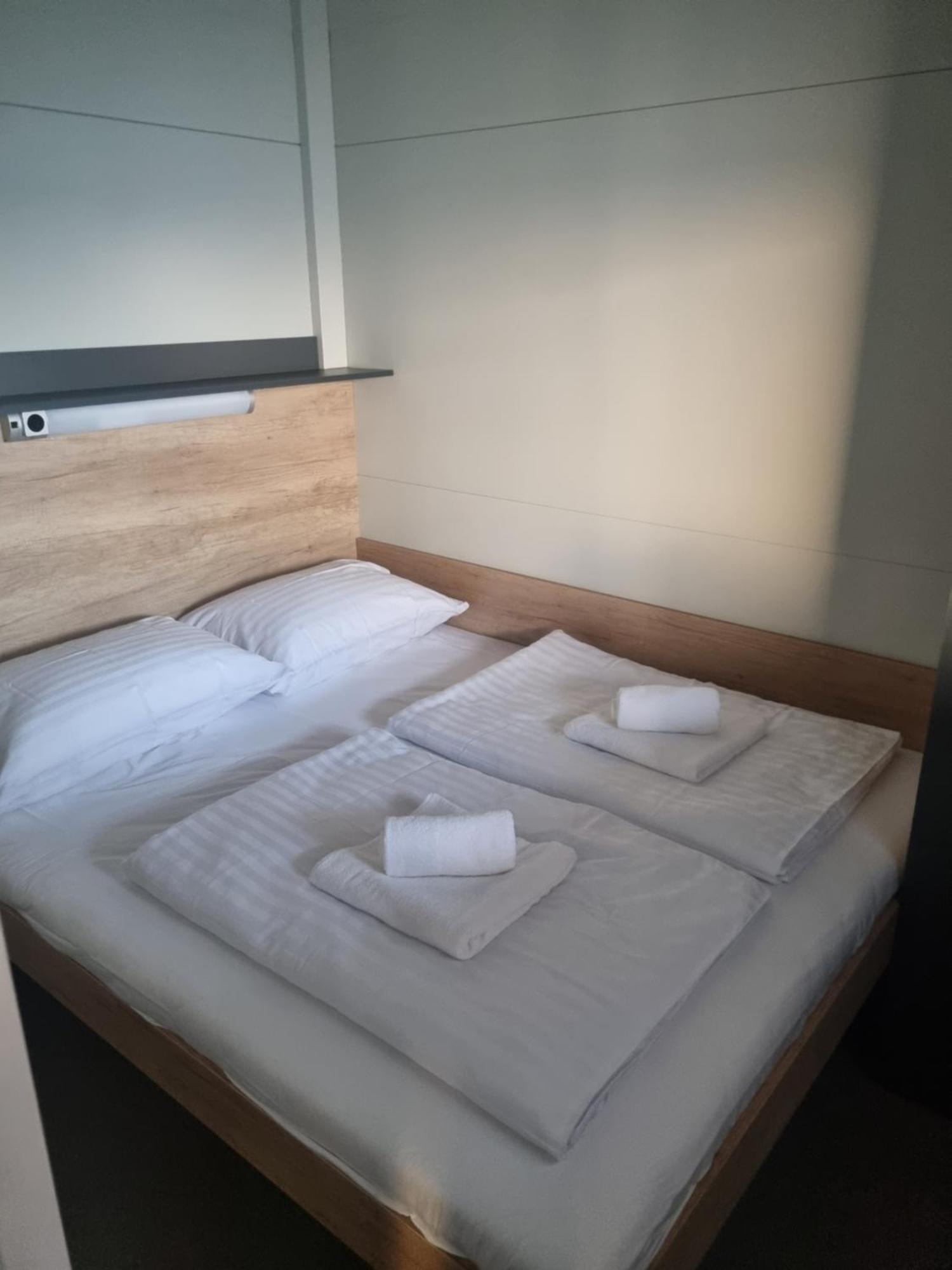 Hipo Camp Mobil Home Arta Пакоштане Экстерьер фото